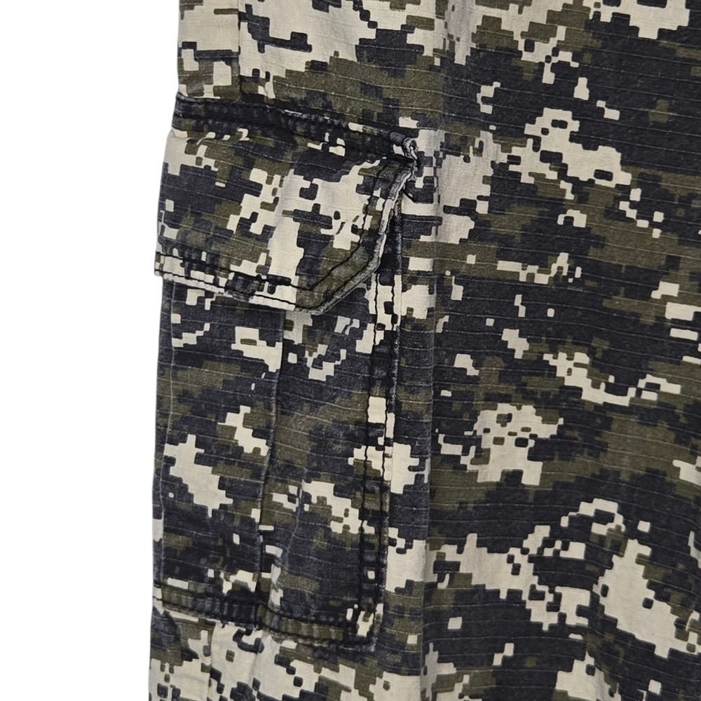 Boohoo MAN Men Relaxed Toggle Hem Pixilated Modal Green Camo Cargo Pants Size 26 - Picture 5 of 11